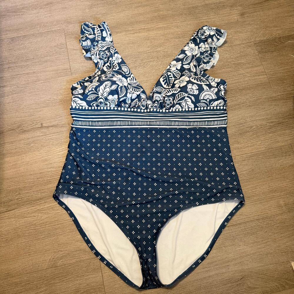 Crown and Ivy Women’s XX Large Ruffled V-Neck Swimsuit Blue White